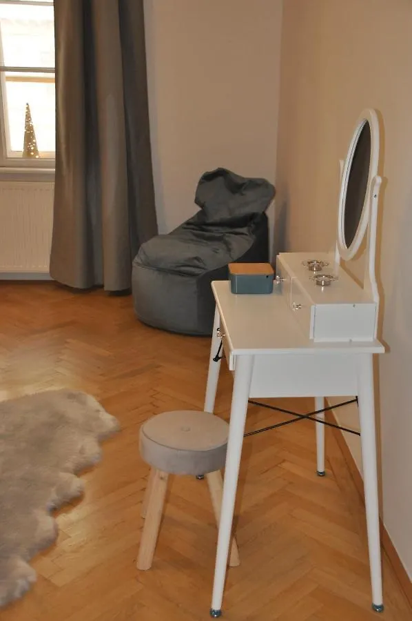 Wunderschöne Altbauwohnung in zentraler Lage Wien 0*,